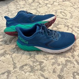Blue and Teal Hokas Arahi 5